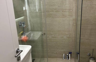 Аренда просторной квартиры 90 м² в новом доме рядом с парком Ташмайдан, Белград, Сербия
