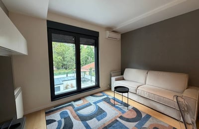 Alquiler de compacto apartamento tipo estudio de 35 m² en Vračar, Belgrado, Serbia