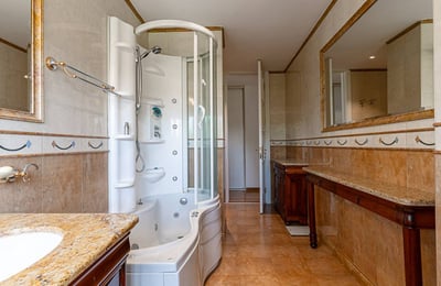Spacious 112 m² apartment rental, Senjak district, Belgrade, Serbia