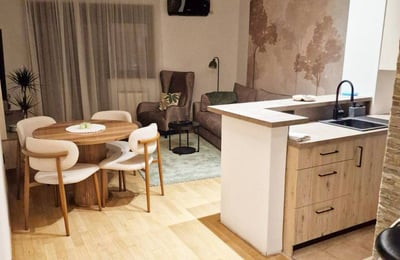 Location d'appartement moderne de 50 m² dans un immeuble récent avec vue sur le parc, district de Vračar, Belgrade, Serbie