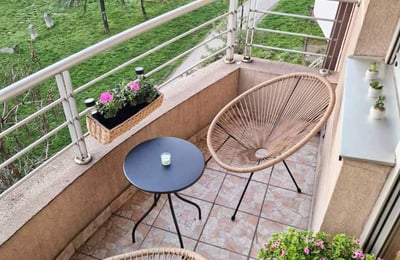 Location d'appartement moderne de 50 m² dans un immeuble récent avec vue sur le parc, district de Vračar, Belgrade, Serbie