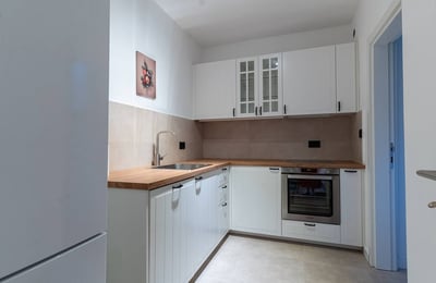 Location d'appartement spacieux de 75 m² avec cour privée, district de Vračar, Belgrade, Serbie