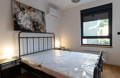 Location d'appartement spacieux de 75 m² avec cour privée, district de Vračar, Belgrade, Serbie