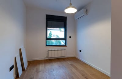 Location d'appartement spacieux de 75 m² avec cour privée, district de Vračar, Belgrade, Serbie
