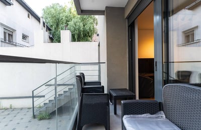 Location d'appartement spacieux de 75 m² avec cour privée, district de Vračar, Belgrade, Serbie