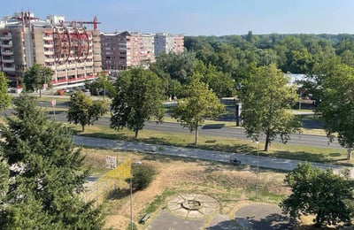 Сдается в аренду светлая и просторная квартира 90 м² в районе Новый Белград, Белград, Сербия