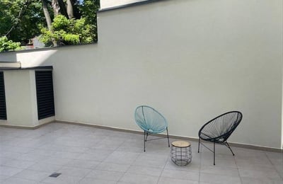 Apartamento bonito y luminoso de 40 m² con terraza amplia en Vračar, Belgrado, Serbia