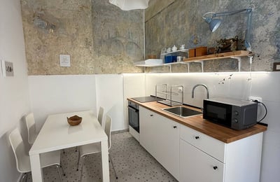 Gorgeous and bright 3-room apartment 85 m² in the very center of the city, Belgrade, Serbia