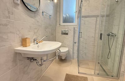 Gorgeous and bright 3-room apartment 85 m² in the very center of the city, Belgrade, Serbia