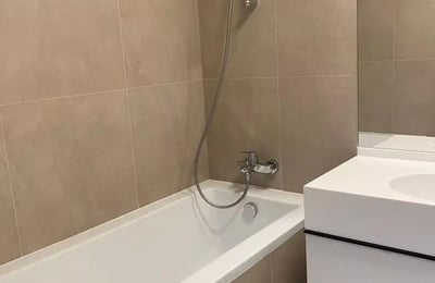 Location longue durée d’un appartement de 2 pièces, 51 m², dans le complexe One Timpuri Noi, 3e secteur, Bucarest, Roumanie