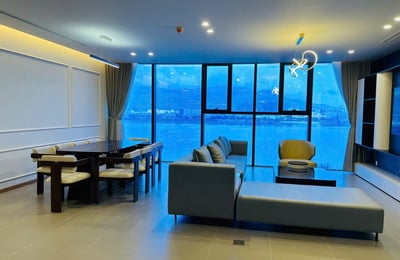 Luxuriöse, möblierte 3-Zimmer-Wohnung mit Panoramablick auf den Fluss in Da Nang zu vermieten, Vietnam