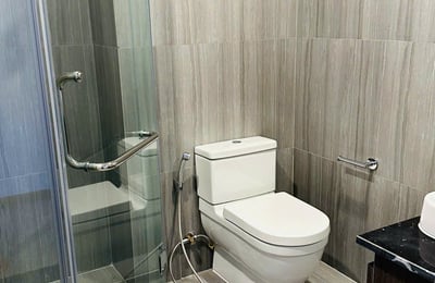 Luxuriöse, möblierte 3-Zimmer-Wohnung mit Panoramablick auf den Fluss in Da Nang zu vermieten, Vietnam