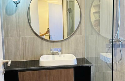 Luxuriöse, möblierte 3-Zimmer-Wohnung mit Panoramablick auf den Fluss in Da Nang zu vermieten, Vietnam