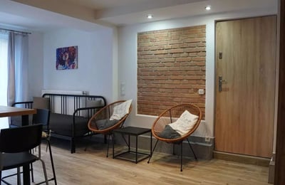 Alquiler a largo plazo de estudio de 30 m² en el centro de Cracovia, Polonia