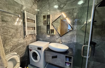 Helle und gemütliche 2-Schlafzimmer-Wohnung zur Miete, Batumi, Georgien