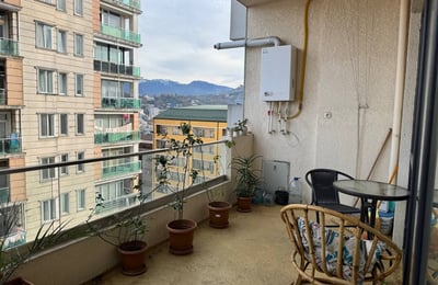 Helle und gemütliche 2-Schlafzimmer-Wohnung zur Miete, Batumi, Georgien