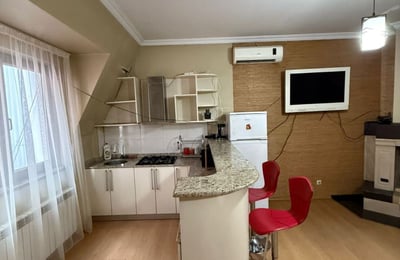 Alquiler de casa cómoda, Batumi, Georgia