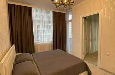 Geräumige Wohnung 80 m² mit neuer Renovierung zur Langzeitmiete in Batumi, Georgien