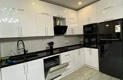 Geräumige Wohnung 80 m² mit neuer Renovierung zur Langzeitmiete in Batumi, Georgien