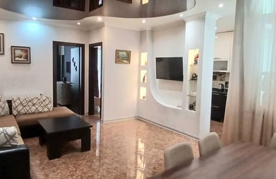 Alquiler de apartamento amplio, luminoso, 90 m², Batumi, Georgia