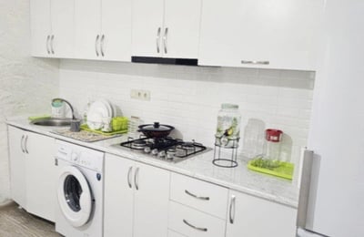 Location appartement moderne, meublé, proche de la mer, 45 м², Batumi, Géorgie