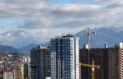 Location d'un studio lumineux et spacieux avec vue sur la montagne, 43 m², Batoumi, Géorgie