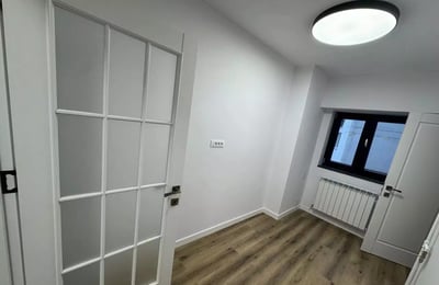 Location longue durée d’un appartement de 3 pièces, 94 m², à Bucarest, Roumanie