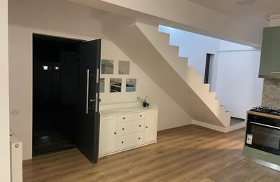 Location d’un penthouse premium en duplex de 130 m² avec quatre pièces, secteur 6, Bucarest, Roumanie