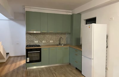 Location d’un penthouse premium en duplex de 130 m² avec quatre pièces, secteur 6, Bucarest, Roumanie