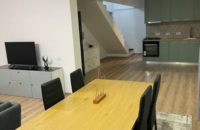 Location d’un penthouse premium en duplex de 130 m² avec quatre pièces, secteur 6, Bucarest, Roumanie