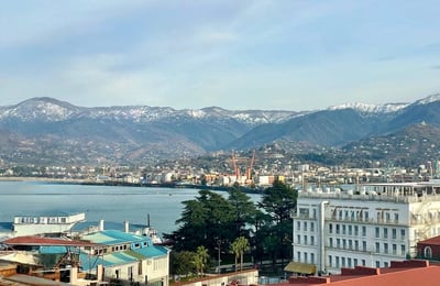 Location d'un appartement spacieux, 85 m², Batumi, Géorgie