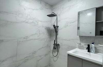 Vermietung einer geräumigen, vollmöblierten Wohnung, 60 m², Batumi, Georgien