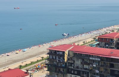 Alquiler de apartamento acogedor y completamente amueblado con vista al mar, 60 m², Batumi, Georgia