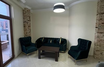 Alquiler de apartamento espacioso, elegante, 147 m², Batumi, Georgia