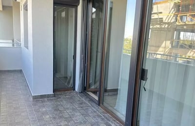 Location longue durée d’un appartement, 69 m², dans le quartier Campus – Université Ovidius, Constanța, Roumanie