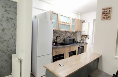 Alquiler de un apartamento amueblado de dos habitaciones con plaza de aparcamiento, Sector 6, Bucarest, Rumanía