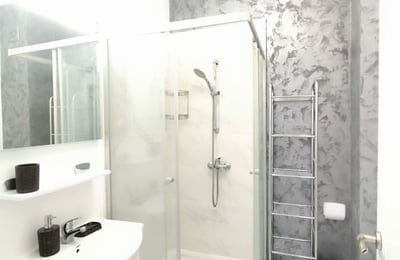 Alquiler de un apartamento amueblado de dos habitaciones con plaza de aparcamiento, Sector 6, Bucarest, Rumanía