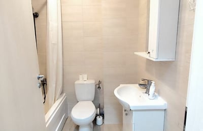 Alquiler de un apartamento amueblado de dos habitaciones con cocina independiente, Sector 6, Bucarest, Rumanía