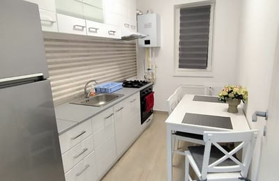 Сдаётся в аренду комфортная двухкомнатная квартира с отдельной кухней в Бухаресте (сектор 6)