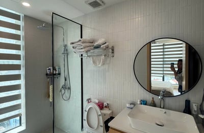 Sehr begehrte 2-Zimmer-Eckwohnung mit herrlichem Flussblick in Da Nang zu vermieten, Vietnam