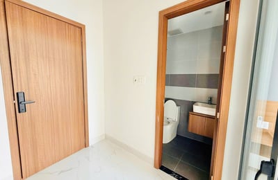 Alquiler de un apartamento a estrenar con un amplio balcón, Lien Chieu, Da Nang, Vietnam