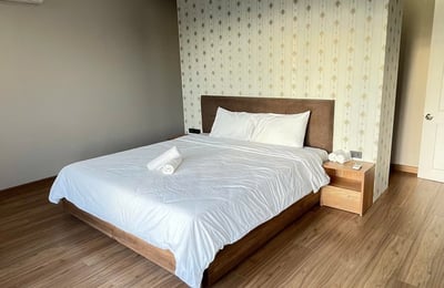 Modern furnished apartment with balcony for rent, 180 m², Da Nang, Vietnam