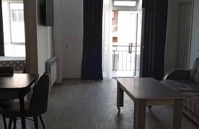 Apartamento espacioso y luminoso 75m² en alquiler, Batumi, Georgia