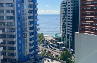 Appartement lumineux avec vue sur la mer à louer, Batoumi, Géorgie