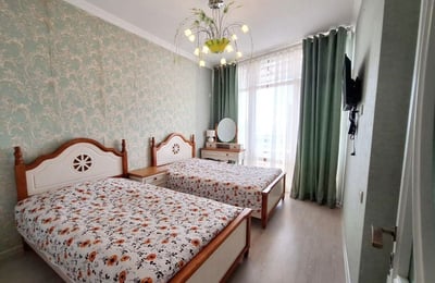 Alquiler de apartamento espacioso 150m² con vistas al mar y al parque, Batumi