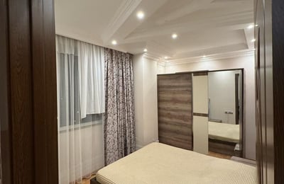 Möblierte Wohnung (50m²) zur Miete mit Bergblick in der Altstadt, Batumi, Georgien