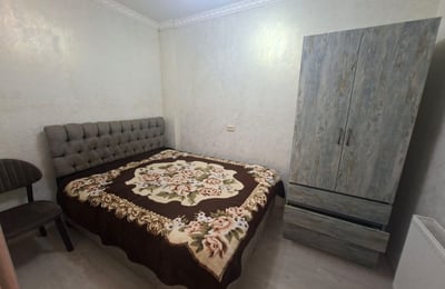 Сдаётся в аренду меблированная квартира (55м²) с видом на горы, Батуми, Грузия