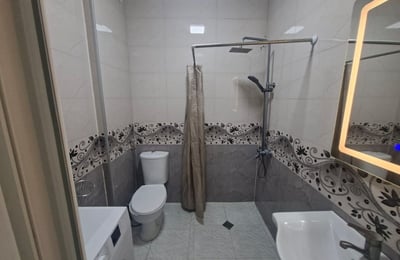 Сдаётся в аренду меблированная квартира (55м²) с видом на горы, Батуми, Грузия