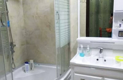 Долгосрочная аренда просторной квартиры 100 м² с видом на горы и море, Батуми, Грузия