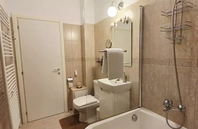 Location longue durée d’un appartement de 2 pièces, 75 m², à Bucarest, Roumanie